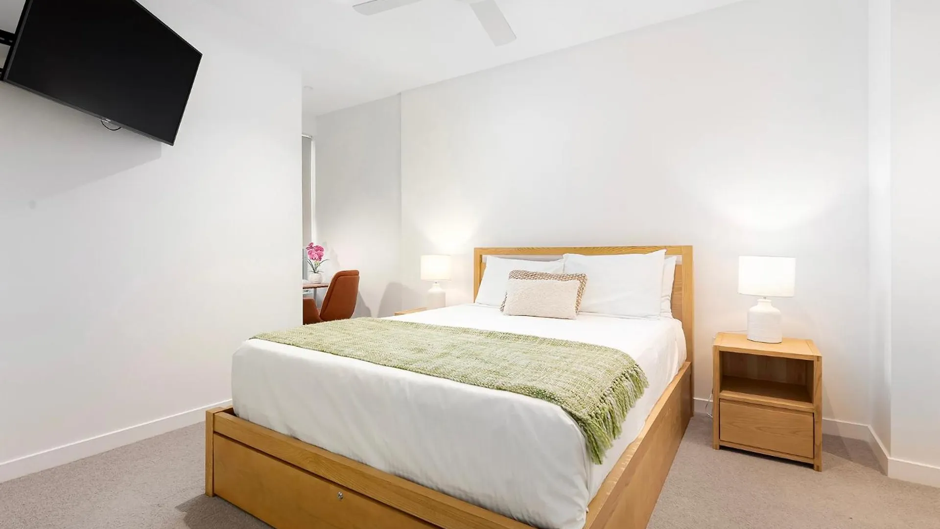 Oceanus Bokarina Beach Hotel Kawana Waters