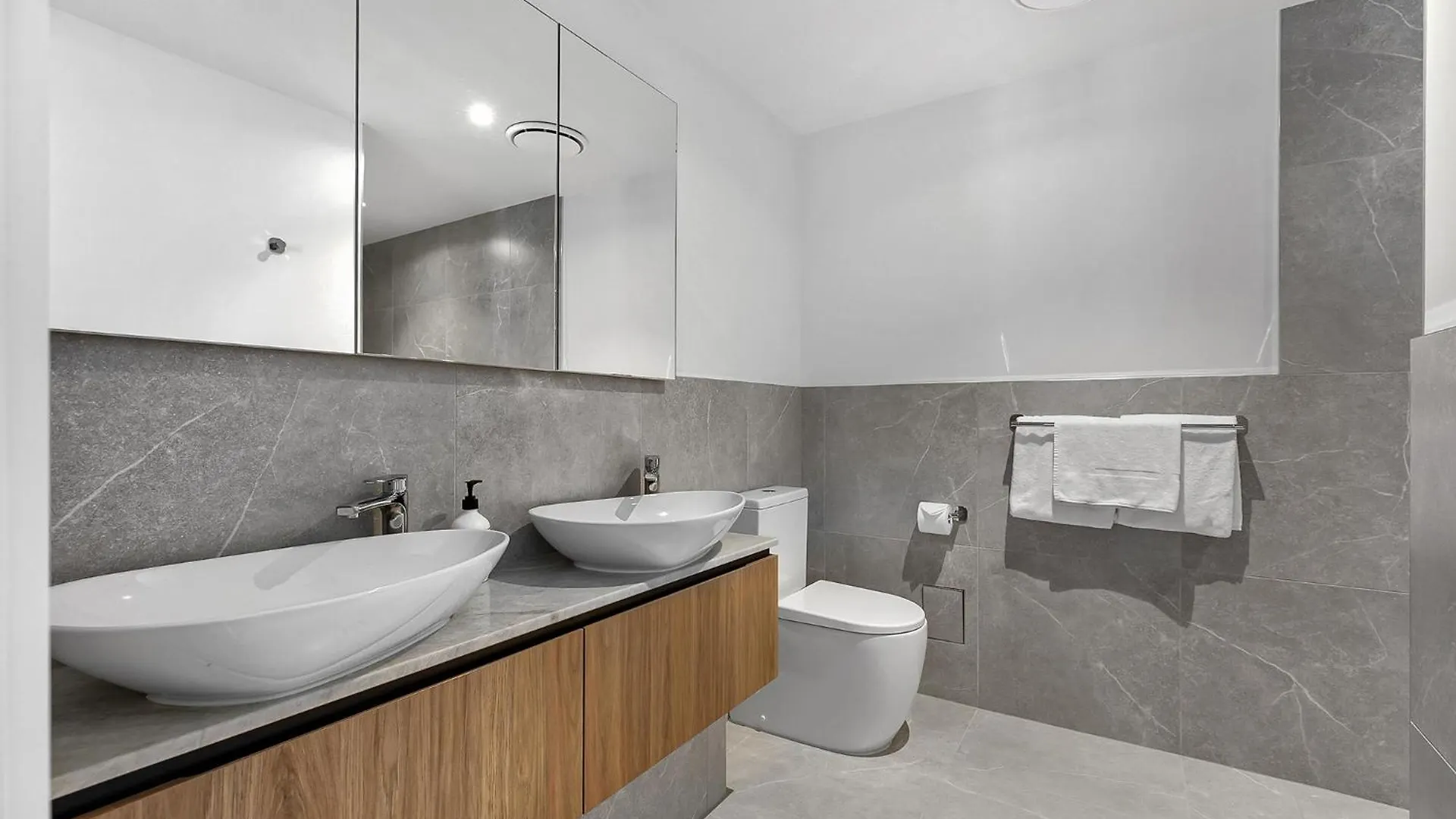 Oceanus Bokarina Beach Hotel Kawana Waters