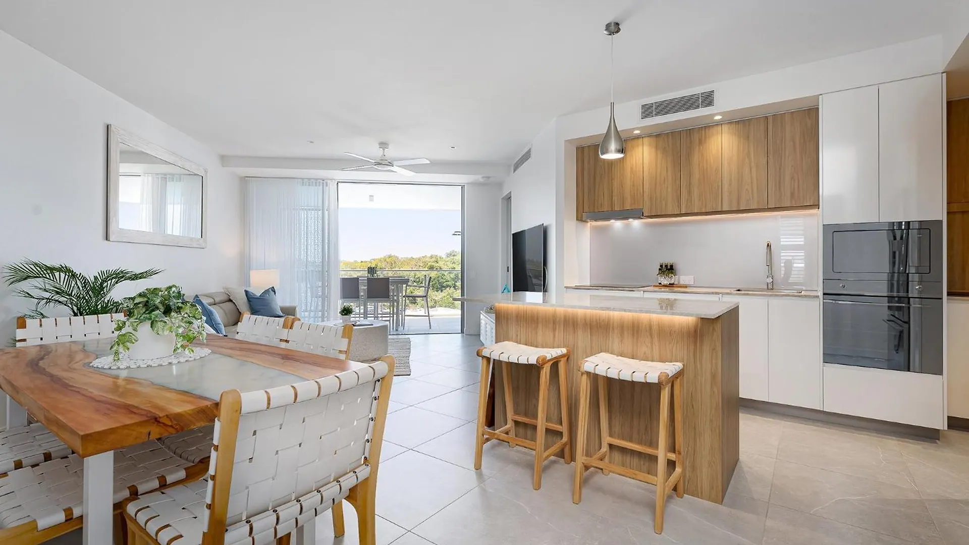 Oceanus Bokarina Beach Hotel Kawana Waters