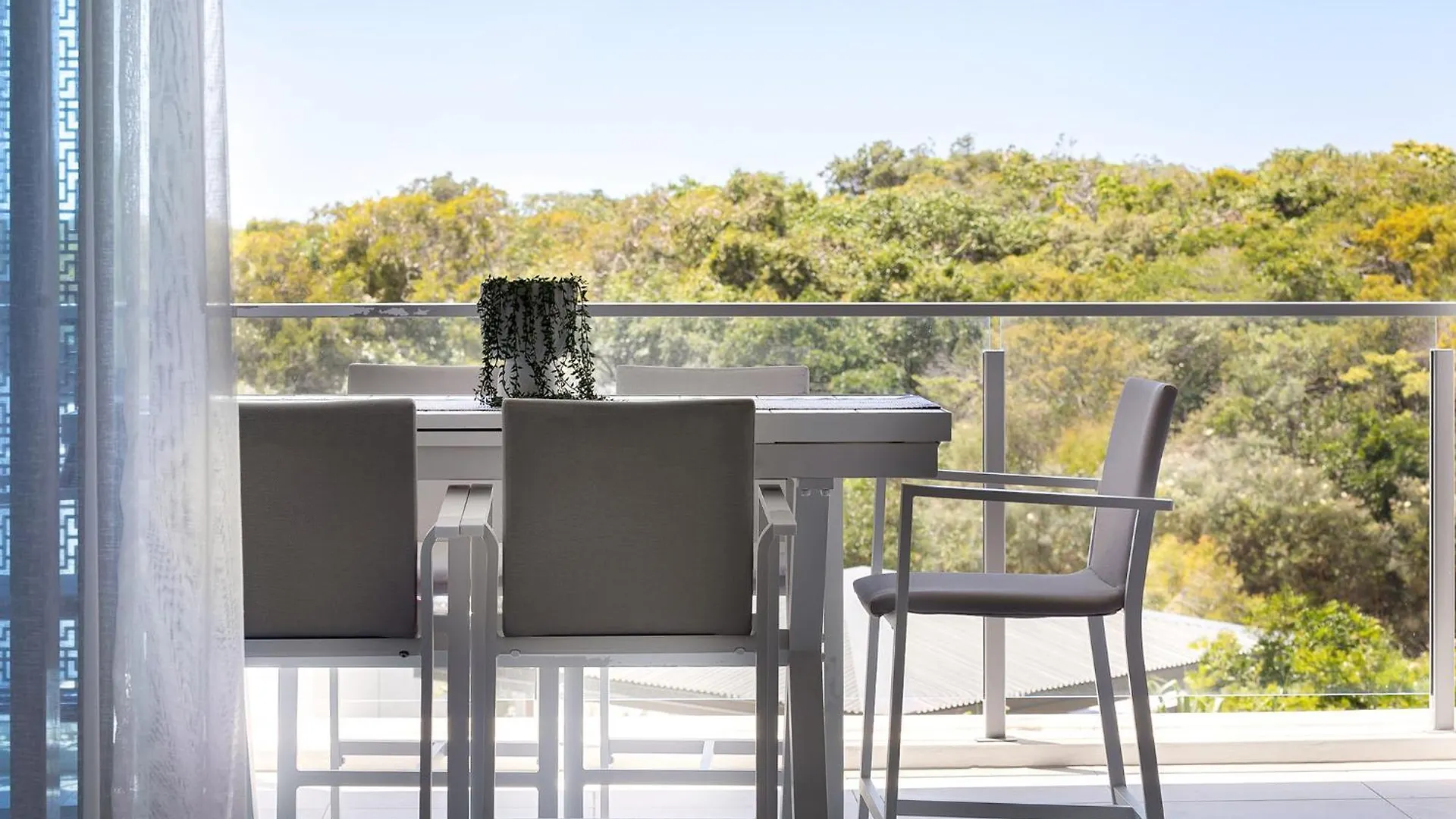 Oceanus Bokarina Beach Hotel Kawana Waters
