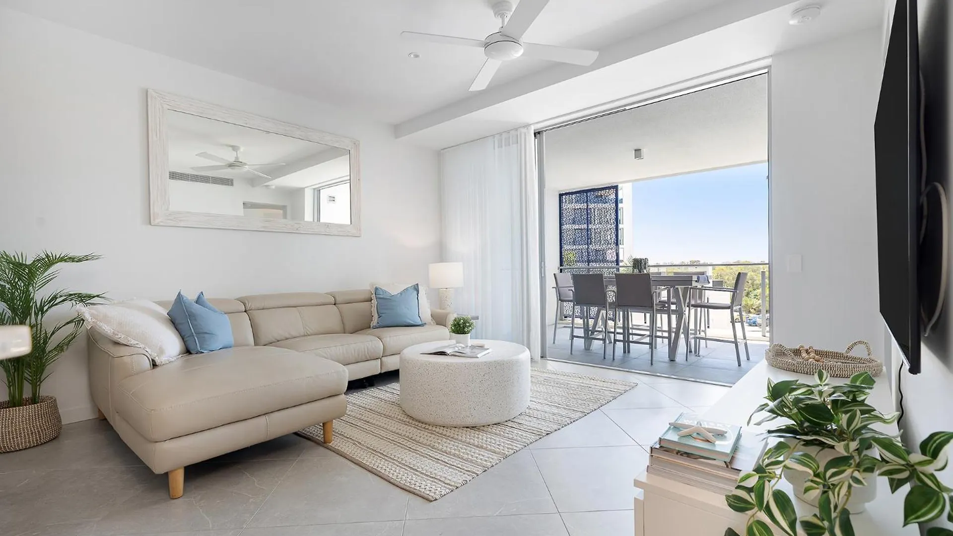Oceanus Bokarina Beach Hotel Kawana Waters