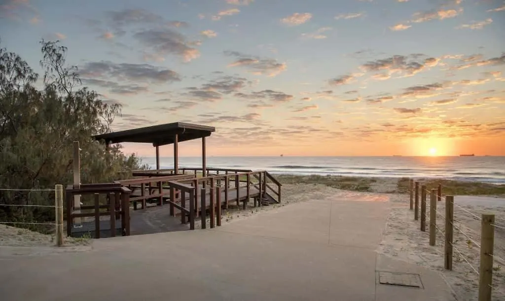 Oceanus Bokarina Beach Otel Kawana Waters