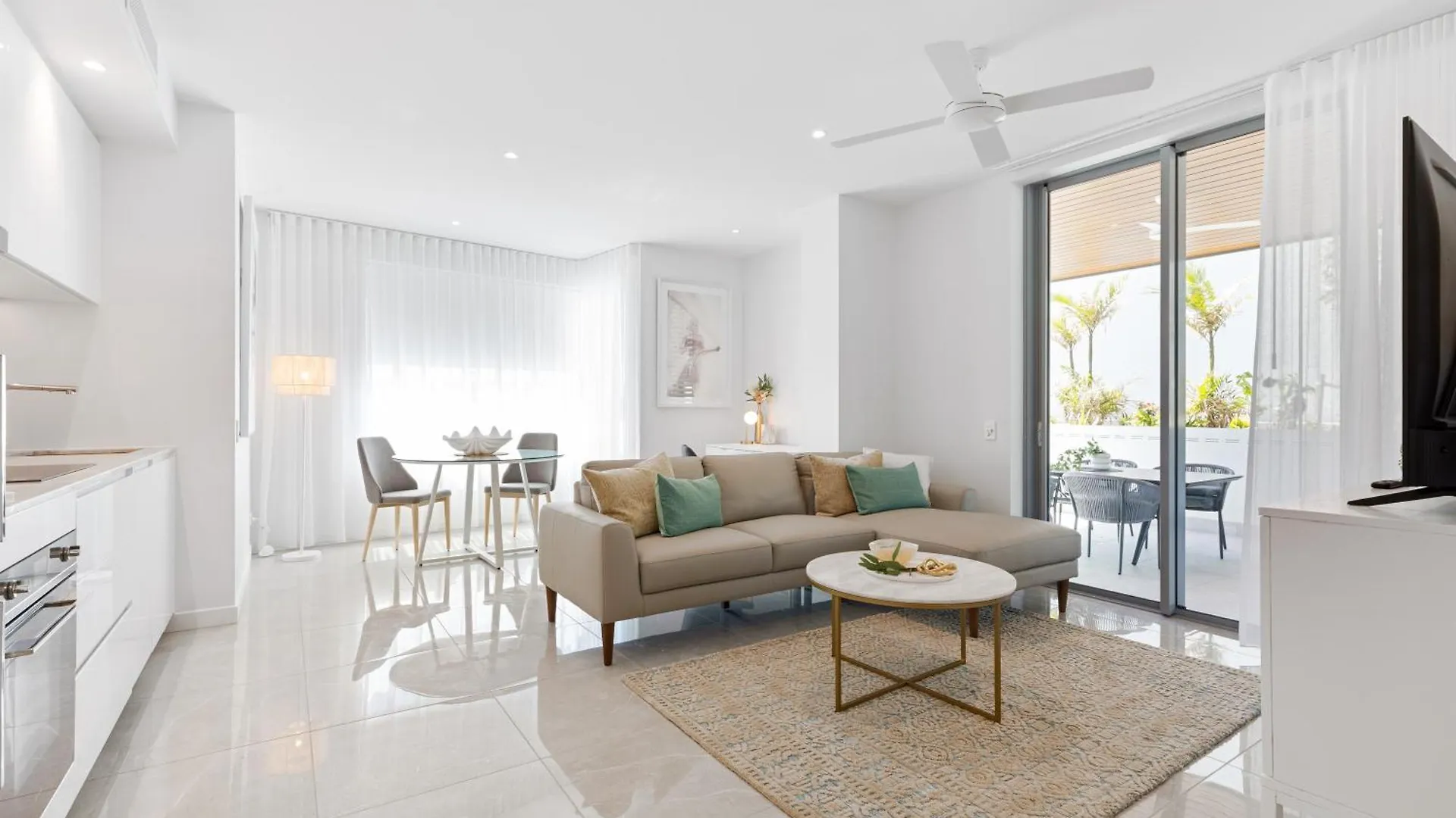 Oceanus Bokarina Beach Otel Kawana Waters